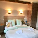 Charmante Petite Maison Dans Le Jardin * Letteguives