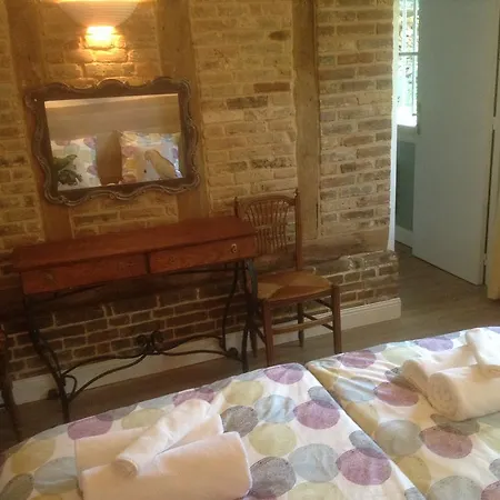 Charmante Petite Maison Dans Le Jardin * Letteguives