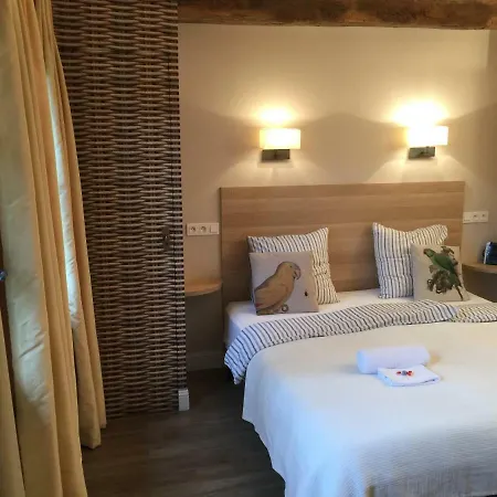 Charmante Petite Maison Dans Le Jardin *