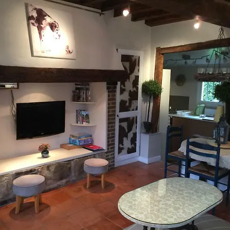 Charmante Petite Maison Dans Le Jardin *